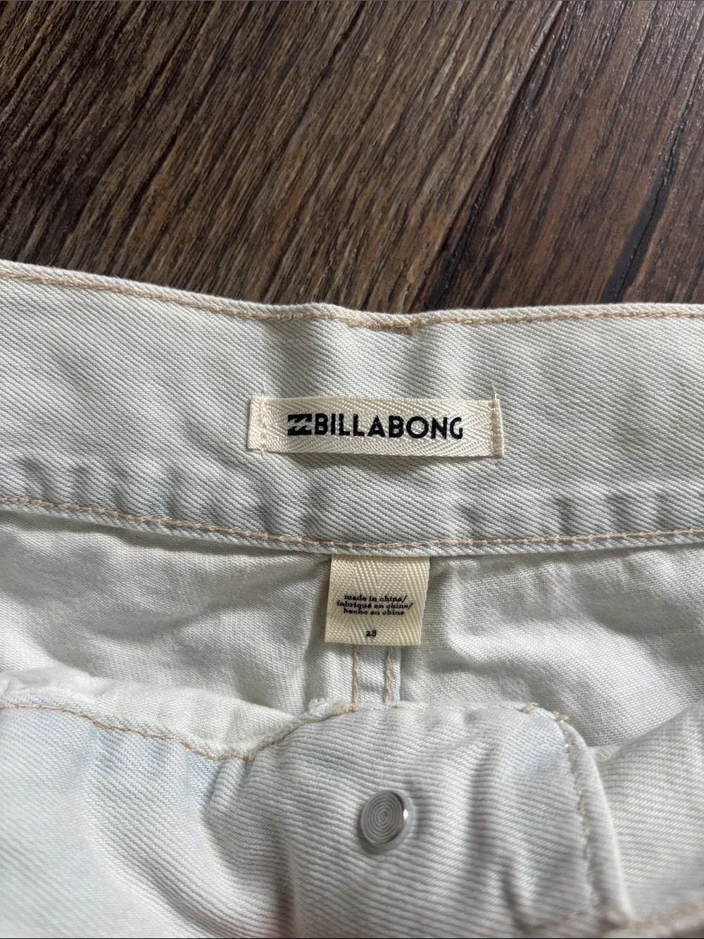 Billabong Light Wash High-Waist Denim Belted Shorts Tie Waist Cuffed Sz 28 Jorts